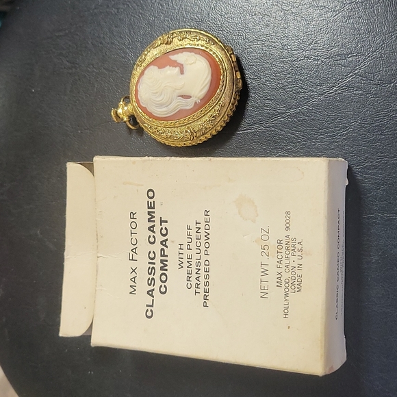 Max factor classic cameo compact - Picture 1 of 9